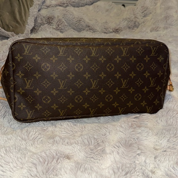 SOLD- Louis Vuitton Neverfull GM - Picture 3 of 16